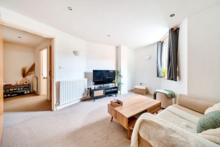 1 Bedroom Flat To Rent In High Street, Esher, KT10