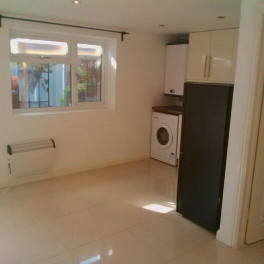 1 Bedroom Flat To Rent In Tangmere Gardens, Yeading, Hayes UB5