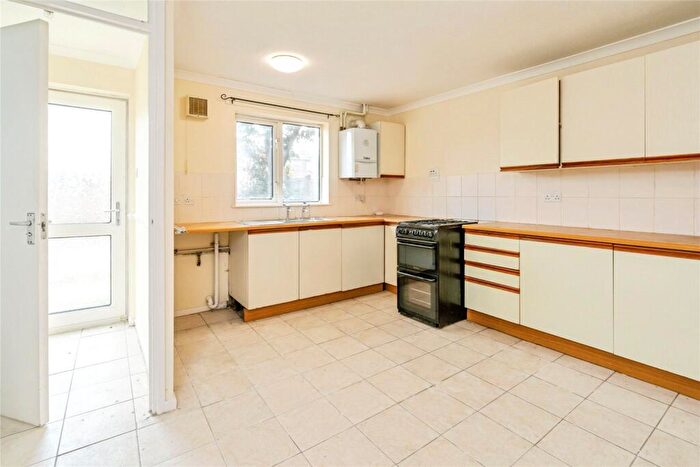 3 Bedroom End Of Terrace House For Sale In Millfield Close, Chichester, West Sussex, PO19