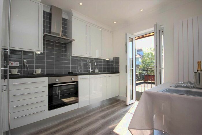 1 Bedroom Flat To Rent In Hatherley Road, London, E17