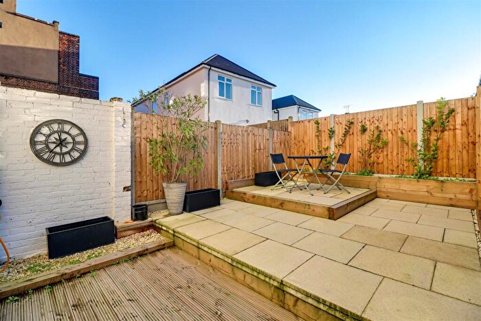 1 Bedroom Flat For Sale In London Road, Westcliff-On-Sea, SS0