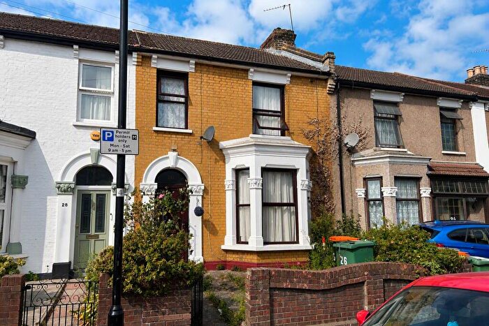 3 Bedroom House To Rent In First Avenue, Manor Park, E12