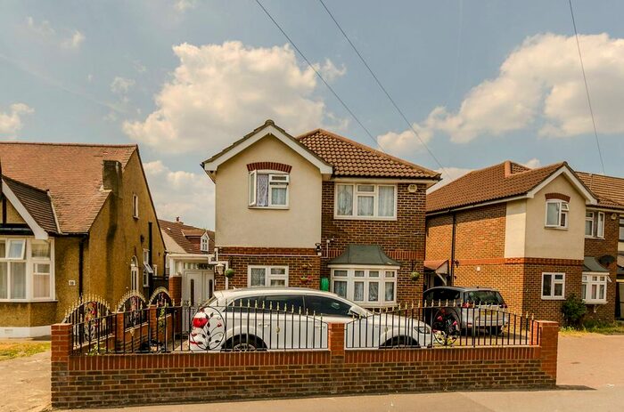 5 Bedroom Detached House To Rent In Goodmayes Lane, Goodmayes, Ilford, IG3