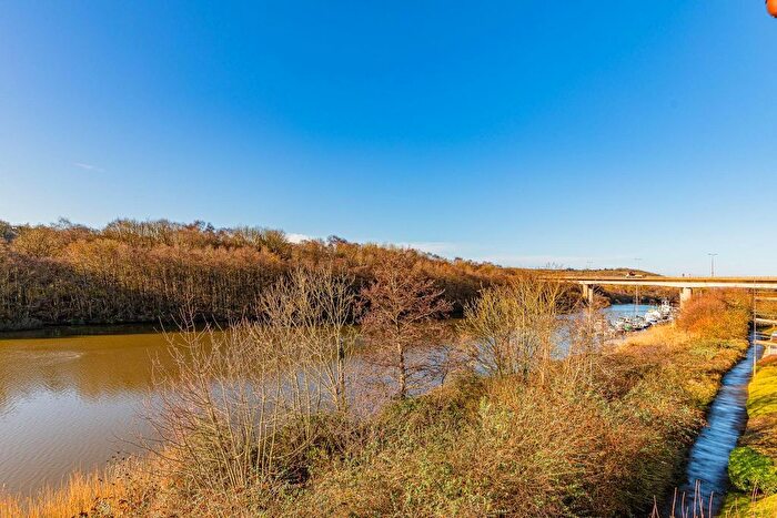 3 Bedroom Flat For Sale In Grangemoor Court, Cardiff, CF11