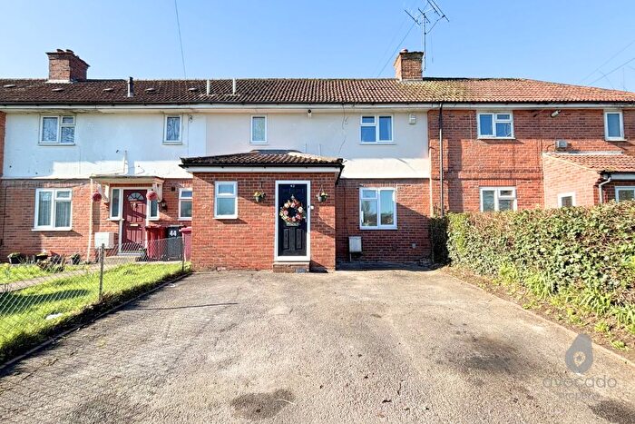 3 Bedroom Terraced House For Sale In Long Barn Lane, Reading, RG2
