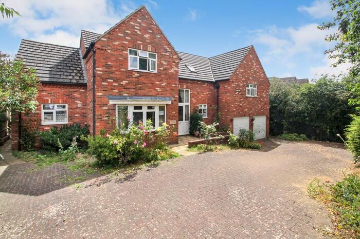 4 Bedroom Detached House To Rent In Bedford Road, Stagsden, MK43