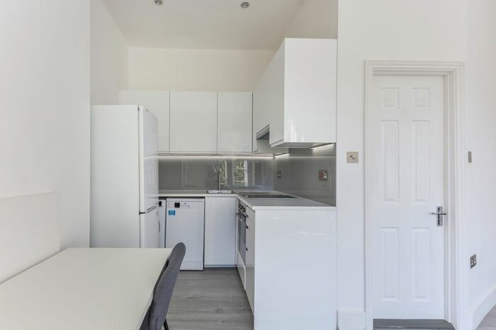 1 Bedroom Flat To Rent In Garlinge Road, London, NW2