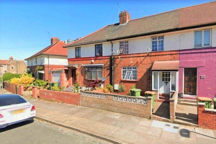 3 Bedroom End Of Terrace House To Rent In Leggat Road, London, E15