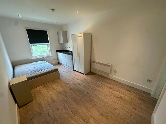 Studio To Rent In Shorndean Street, Catford, SE6