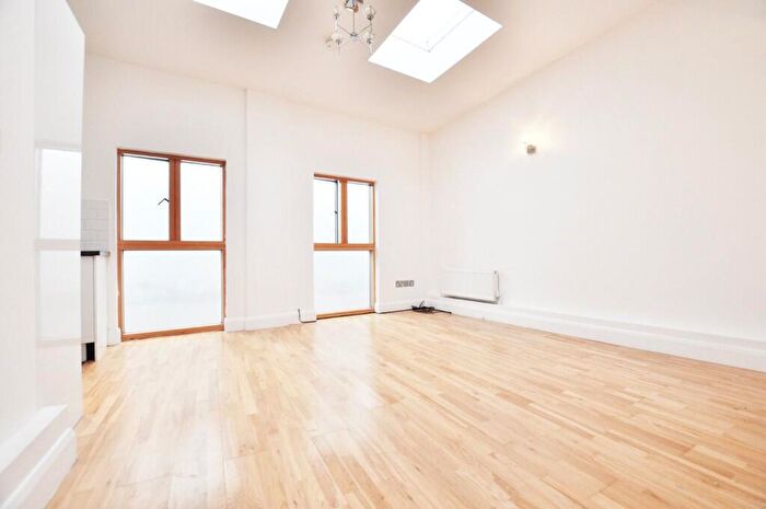 1 Bedroom Apartment To Rent In Hackney Road, London, E2
