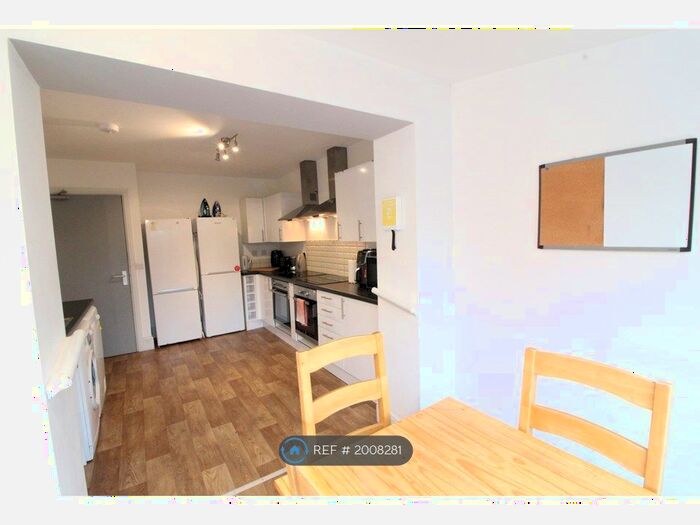 5 Bedroom End Of Terrace House To Rent In Lilac Grove, Beeston, Nottingham, NG9