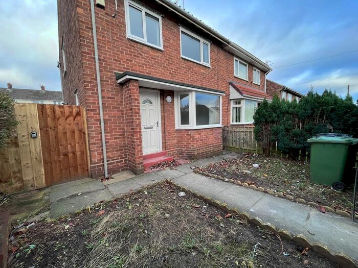 3 Bedroom Semi-Detached House To Rent In Millford, Gateshead, NE10