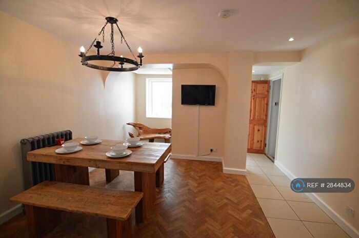 4 Bedroom Semi Detached House To Rent In Shrewsbury Lane, London, SE18