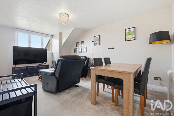 1 Bedroom Flat For Sale In Rectory Road, Rochford, SS4