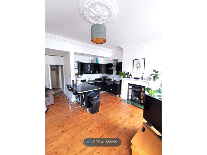 2 Bedroom Flat To Rent In Kilburn Lane, London, W9