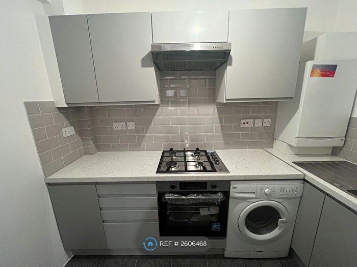 3 Bedroom Flat To Rent In Cranbrook House, London, E5