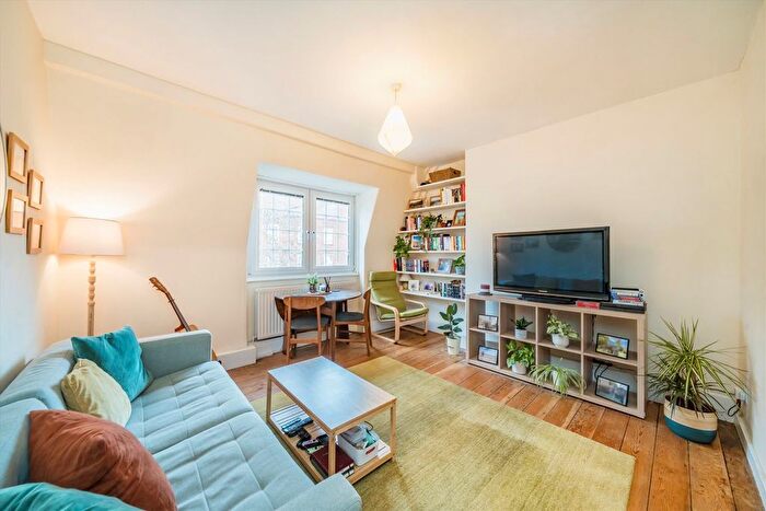 2 Bedroom Flat For Sale In Adare Walk, Streatham, SW16