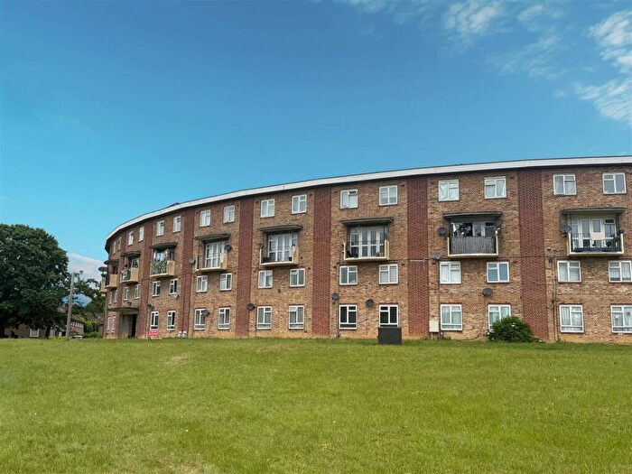 2 Bedroom Maisonette To Rent In Quarry Spring, Harlow, CM20