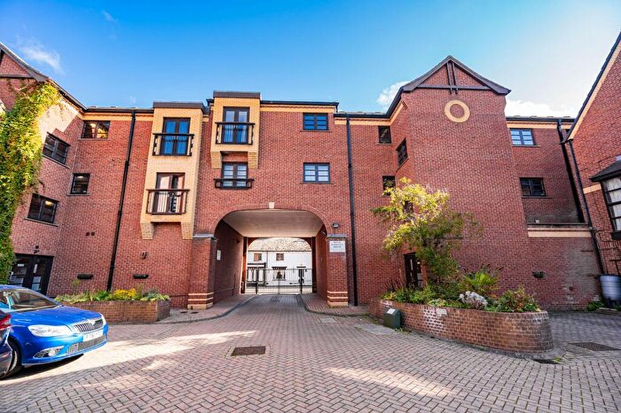 2 Bedroom Apartment For Sale In Wellowgate Mews, Grimsby, DN32