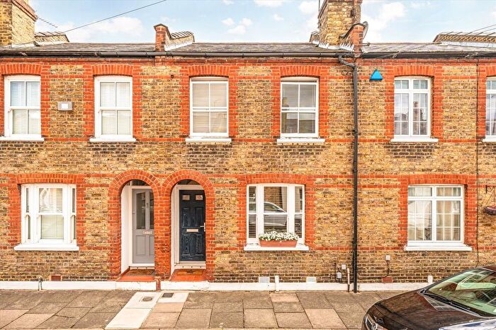 2 Bedroom Property For Sale In Hamilton Road, Twickenham, TW2