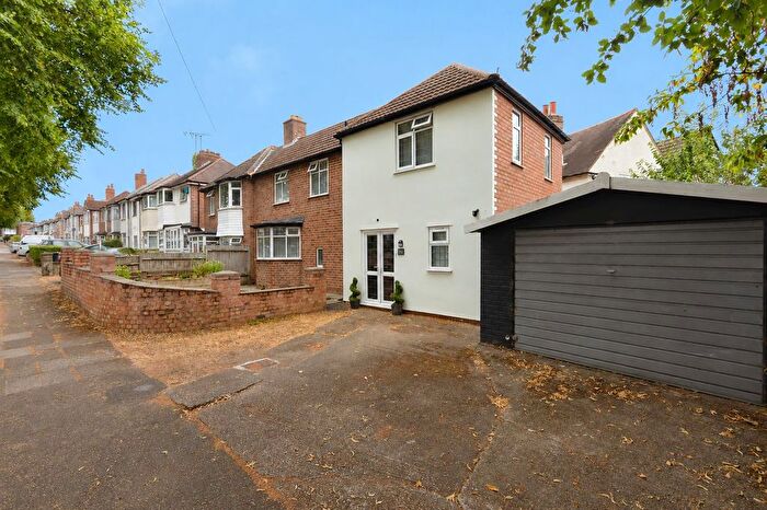 3 Bedroom Semi Detached House For Sale In Stot Fold Road, Birmingham, B14