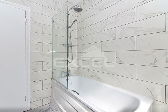 3 Bedroom Flat To Rent In Greencroft Gardens, South Hampstead, London, NW6