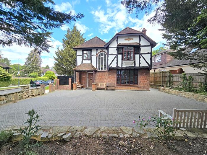 4 Bedroom Detached House For Sale In Uxbridge Road, Harrow Weald, HA3