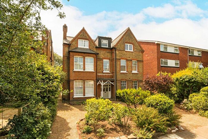 1 Bedroom Flat For Sale In Parklands, Surbiton, KT5