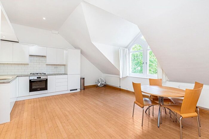 1 Bedroom Flat To Rent In Old Brompton Road, Earls Court, London, SW5