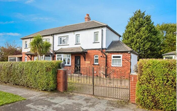 3 Bedroom Semi-Detached House For Sale In Broadway, Leeds, LS15