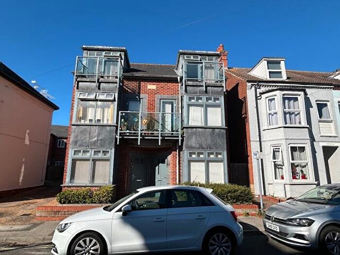 2 Bedroom Flat To Rent In Highfield Road, Felixstowe, IP11