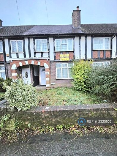 3 Bedroom Terraced House To Rent In Limbury Road, Luton, LU3