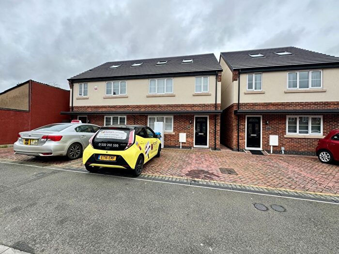 4 Bedroom Semi-detached House For Sale In Porter Road, New Normanton, Derby, DE23