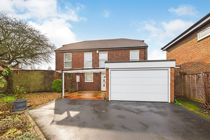 5 Bedroom Detached House For Sale In Auckland Close, Maidenhead, Berkshire, SL6