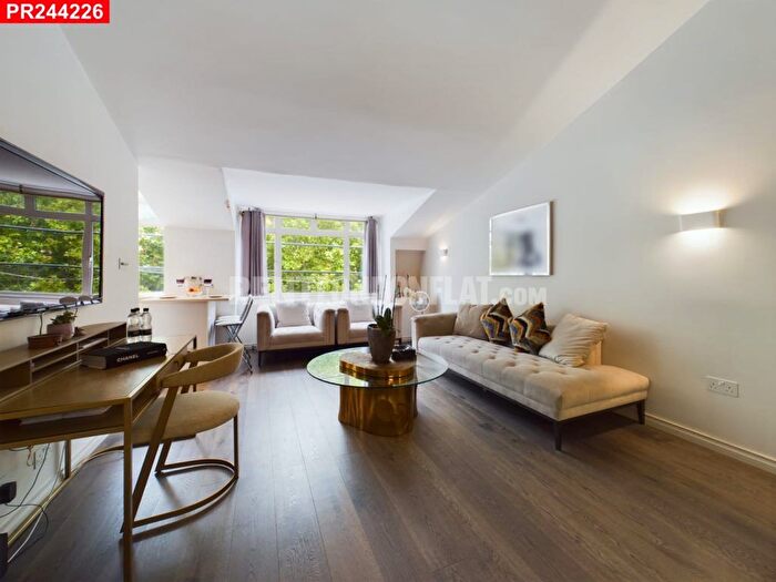 2 Bedroom Flat To Rent In Rutland Gate, London, SW7