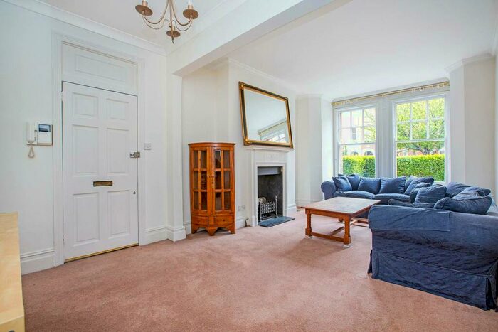 2 Bedroom Flat To Rent In Cambridge Mansions, Battersea, London, SW11