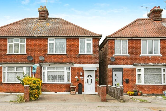 3 Bedroom Semi Detached House For Sale In Hadleigh Road, Ipswich, IP2