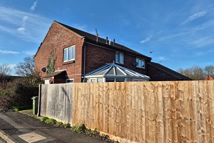 1 Bedroom End Terrace House For Sale In Tutton Way, Clevedon, North Somerset, BS21
