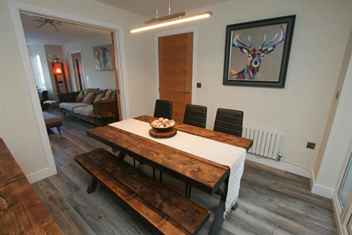 4 Bedroom Detached House For Sale In Walstow Crescent, Armthorpe, Doncaster, DN3