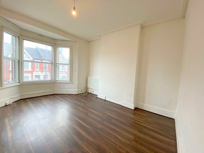 2 Bedroom Maisonette To Rent In Headstone Road, Harrow, Middlesex, HA1