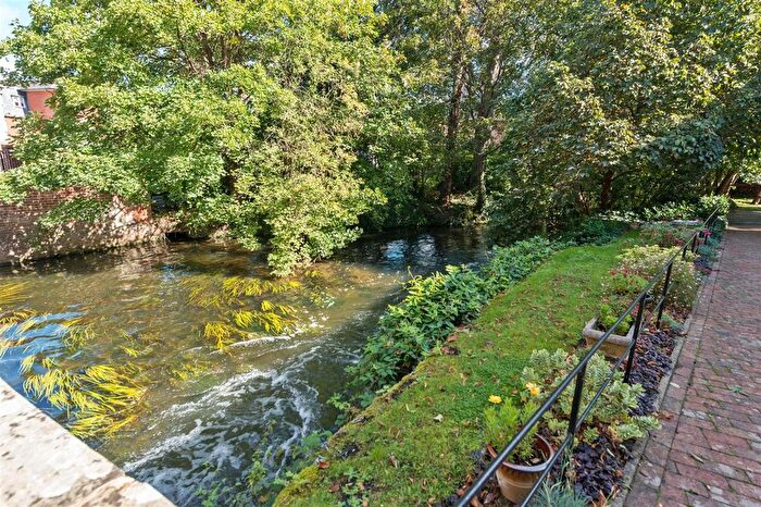 2 Bedroom Flat For Sale In Deans Mill Court, Canterbury, CT1