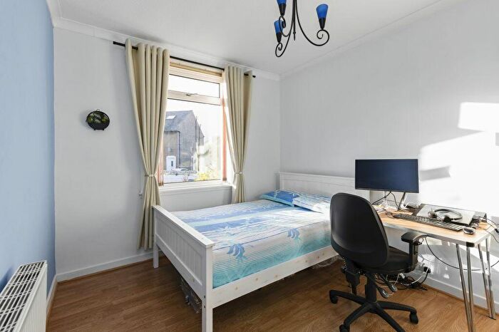 2 Bedroom Flat For Sale In Carrick Knowe Gardens, Carrick Knowe, Edinburgh, EH12