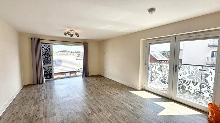 2 Bedroom Flat To Rent In Oakhill Drive, Bristol, BS3