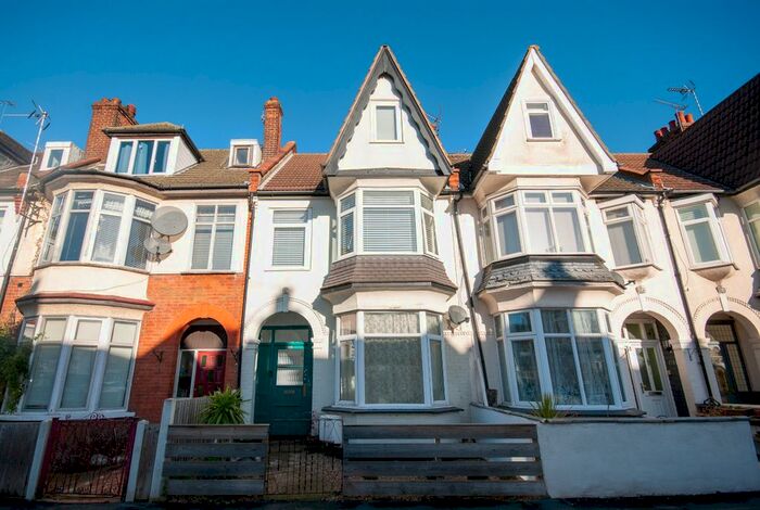 1 Bedroom Flat To Rent In Pall Mall, Leigh-On-Sea, SS9