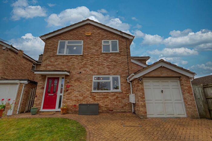 4 Bedroom Detached House For Sale In Walnut Tree Lane, Longwick, Princes Risborough, HP27