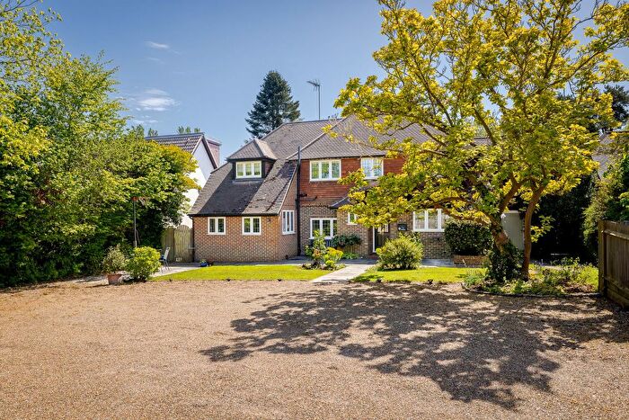 4 Bedroom Detached House For Sale In Ivy Mill Close, Godstone, RH9