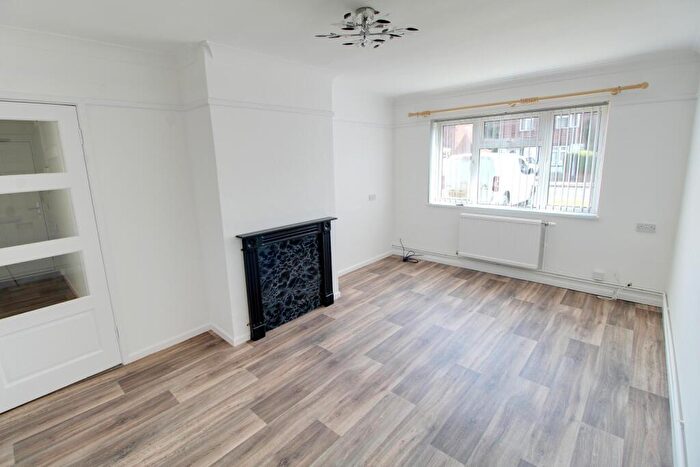 1 Bedroom Flat To Rent In Heather Avenue, Dogsthorpe, Peterborough, PE1