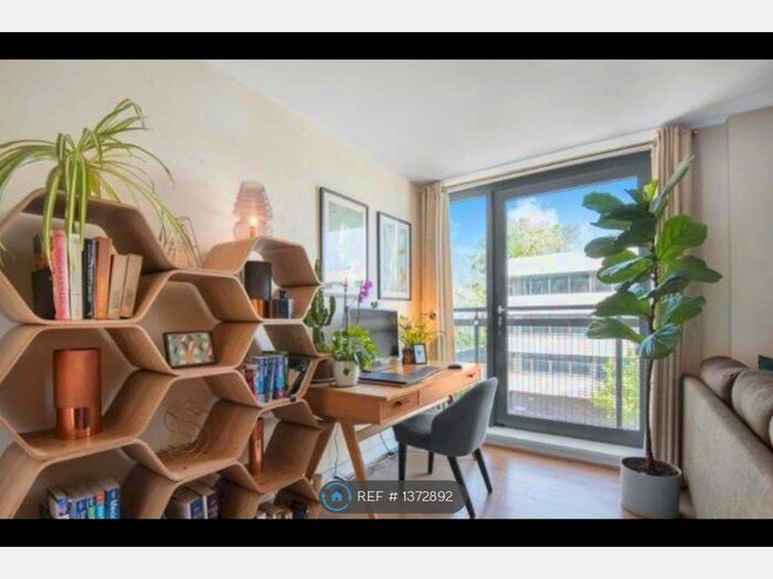 2 Bedroom Flat To Rent In Eluna Apartments, London, E1W