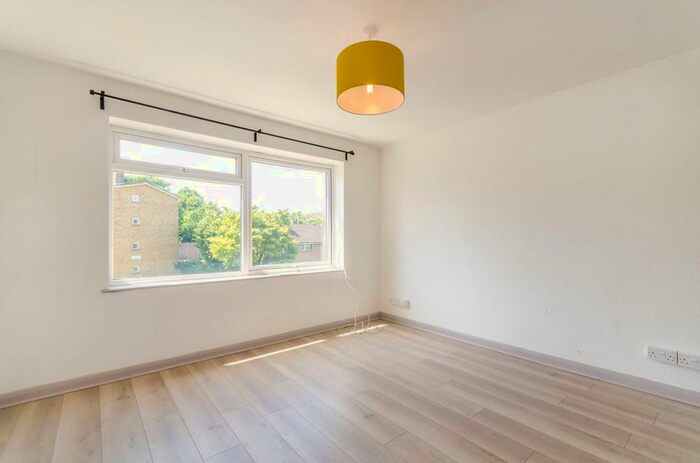 1 Bedroom Flat To Rent In Avenue Road, South Norwood, London, SE25