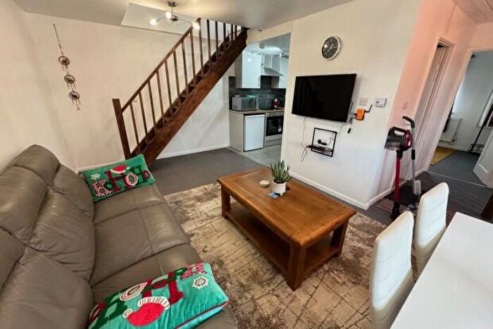 2 Bedroom Flat To Rent In Penford Court Cardiff, CF24